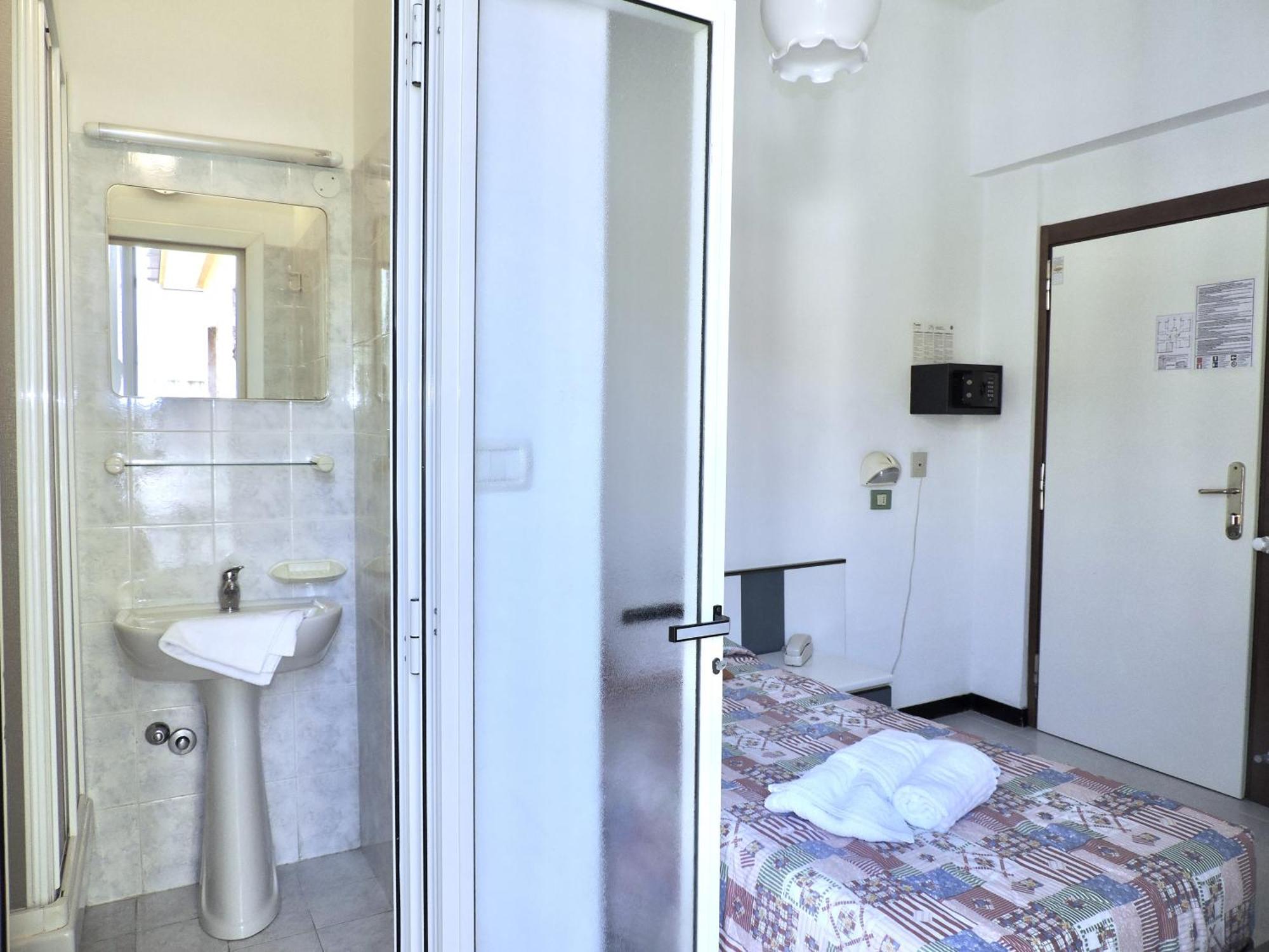 Hotel Villa Chiara Финале Лигуре Екстериор снимка
